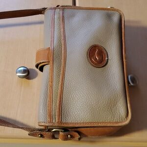 Vintage tan nude Dooney and Bourke crossbody purse 90s fall